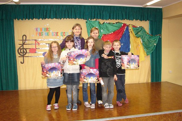 Uczestnicy - klasy III wraz z jury